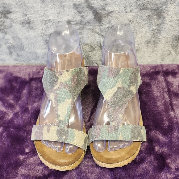 Boutique Corkys Shoes - Boutique by Corkys Women's Camouflage Strap wedges sz 8